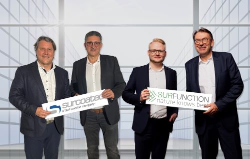 von links nach rechts: Thomas Huth, Geschäftsführer Surcoatec Deutschland GmbH; Dipl.-Ing. Tariq Rasa, Prokurist und Leiter Technik Surcoatec Deutschland GmbH; Dr. Dominik Britz, Geschäftsführender Gesellschafter Surfunction GmbH; Ralf Zastrau, Geschäftsführender Gesellschafter Surfunction GmbH